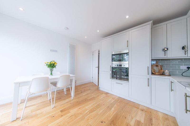 Kitchen &amp; dining room