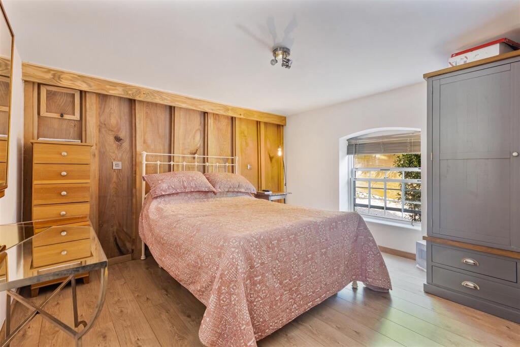 A30 - Allerton, Dartington, The Roundhouse - 24091