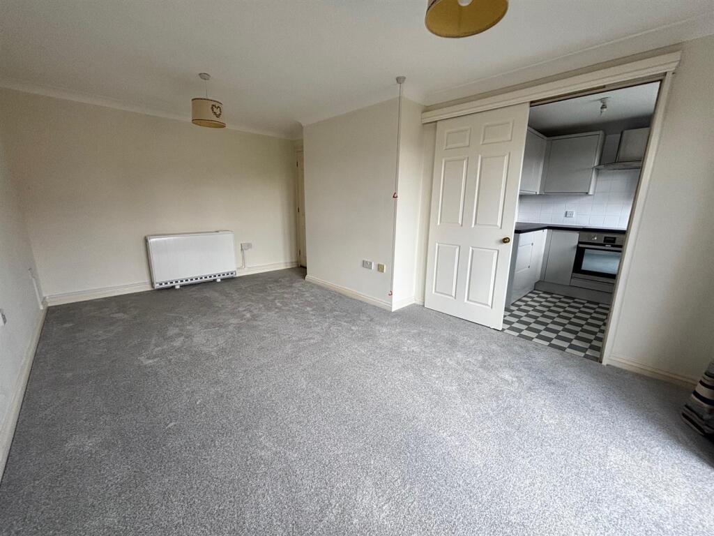 43 st georges ct living 2.jpg