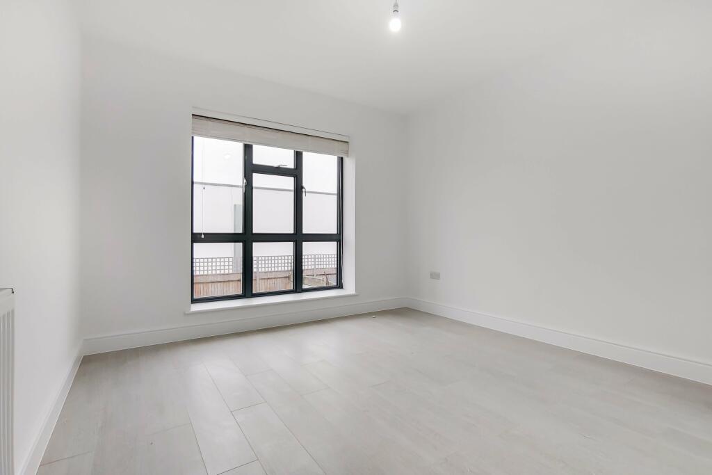Master bedroom(1)