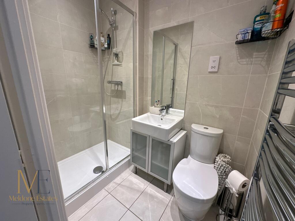 Ensuite.JPG