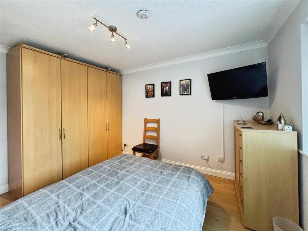 ee774ef3-Photo 206-11-25 2C 2011 2038 2009.jpg