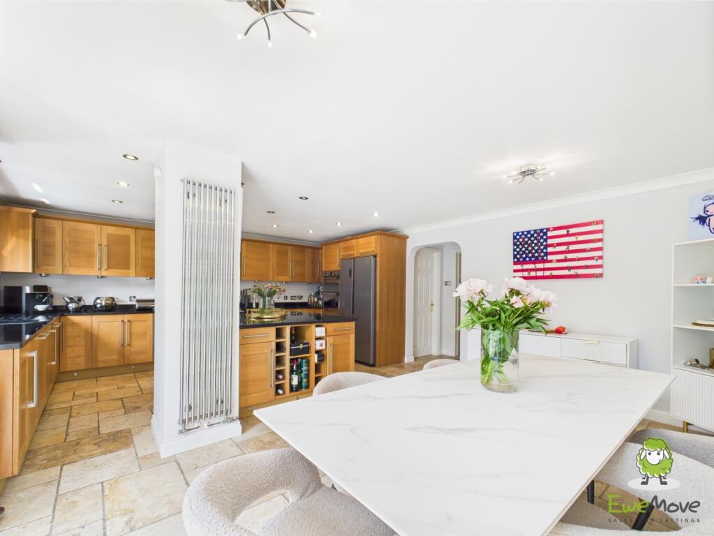 CAM03778G0-PR0239-STILL017