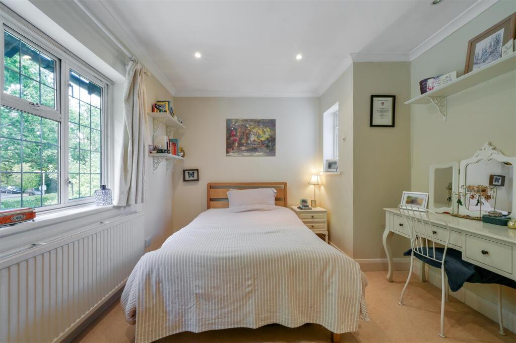 WILMERHATCH LANE (15).jpg