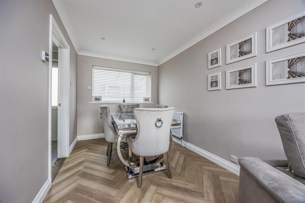 88 James Copse Road, Horndean-PorticoMarketing-Sol