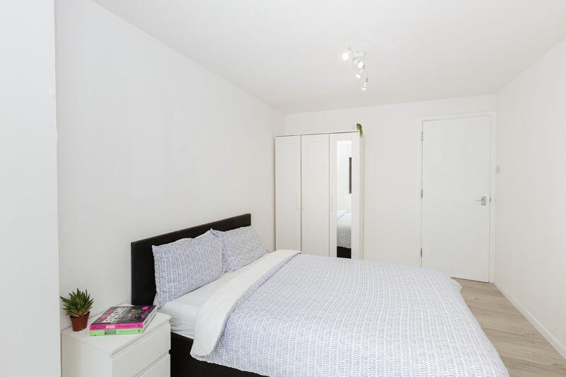 Bedroom (view to wardrobe)