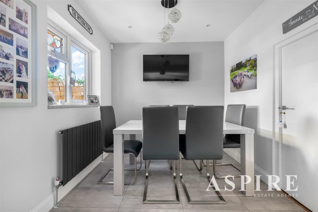 Aspire Estate Agents ss824.jpg