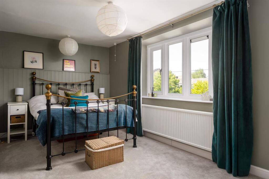 32 - Hilary Cottage - GL7 4HT - Web.jpg