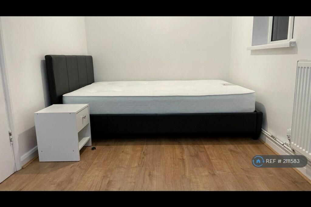 A tidy and well-lit double bedroom, perfect for...