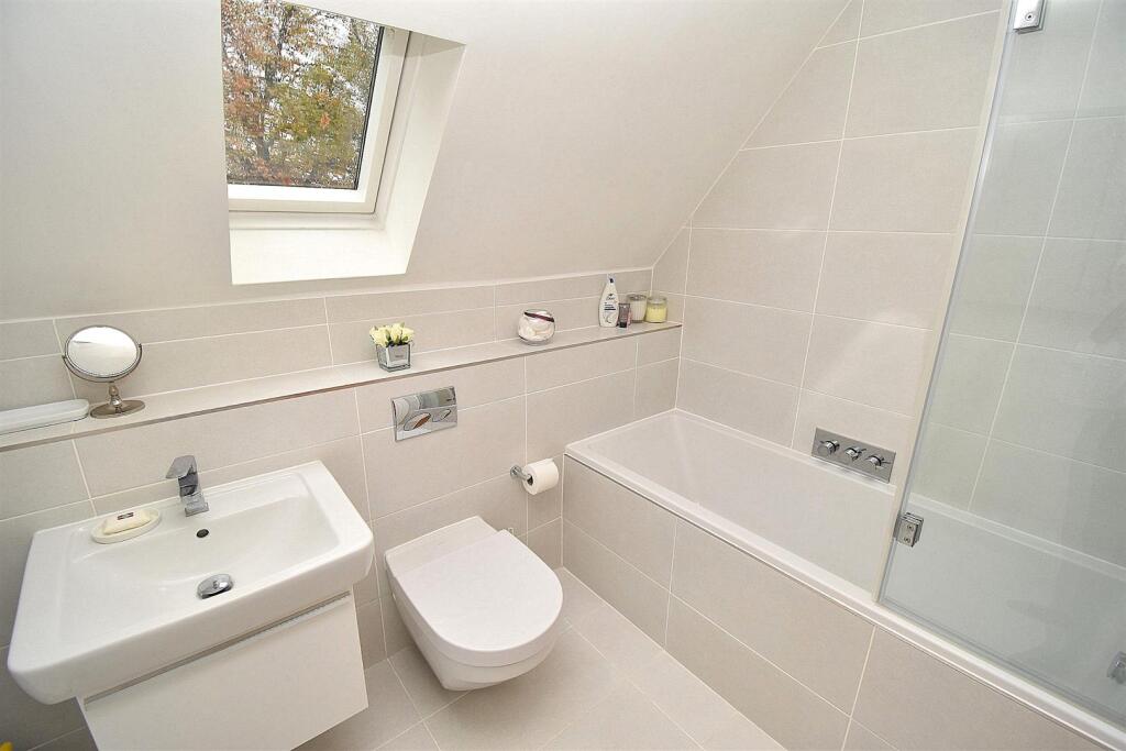 FAMILY BATHROOM.JPG