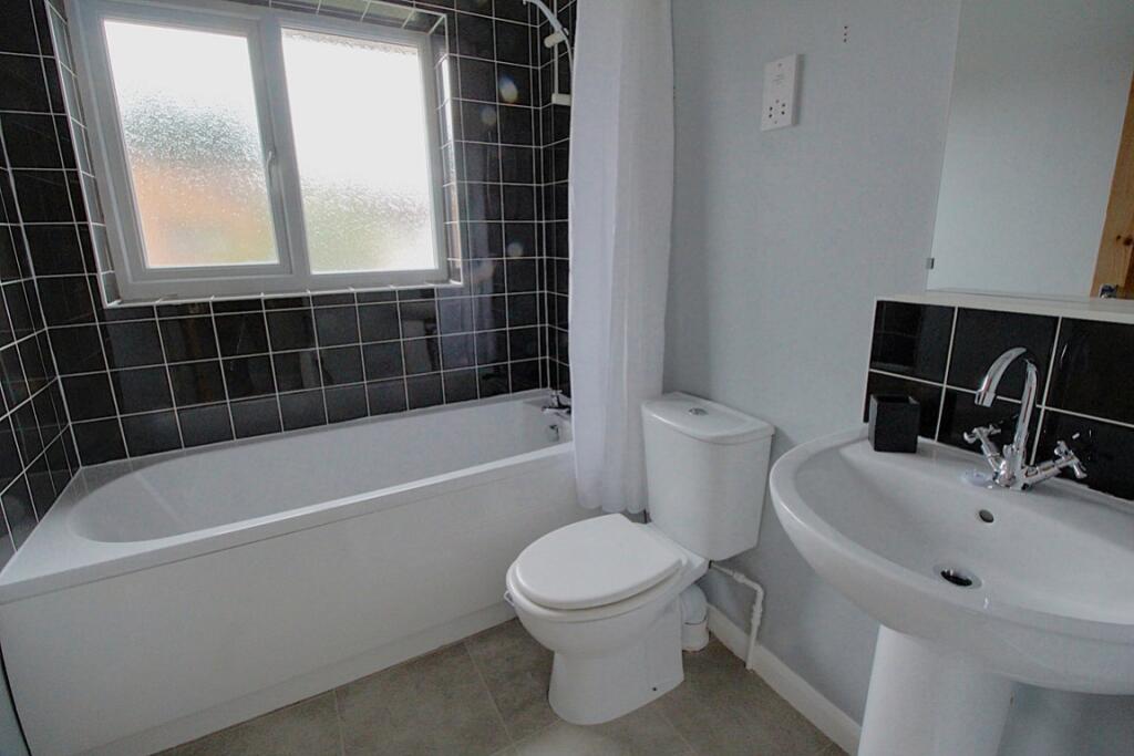 Bathroom 27 Gothic Close