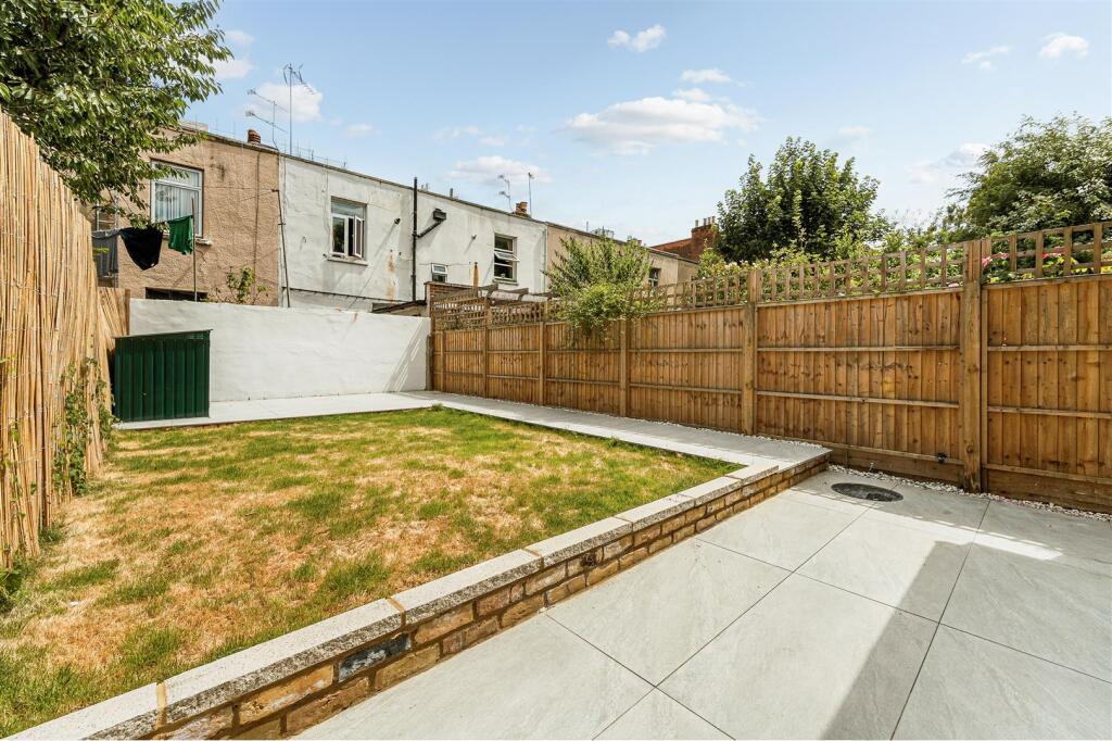 GFF - 7 Mansell Road-8.jpg
