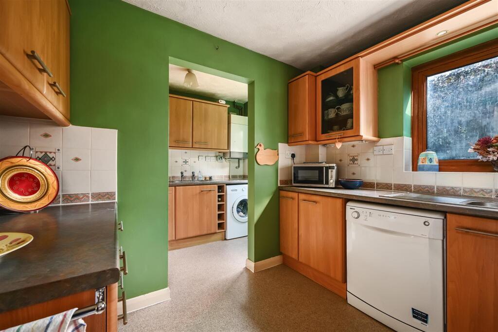 7 FAIRFIELD CHASE - TN393YD - PHOTOS (2).jpg