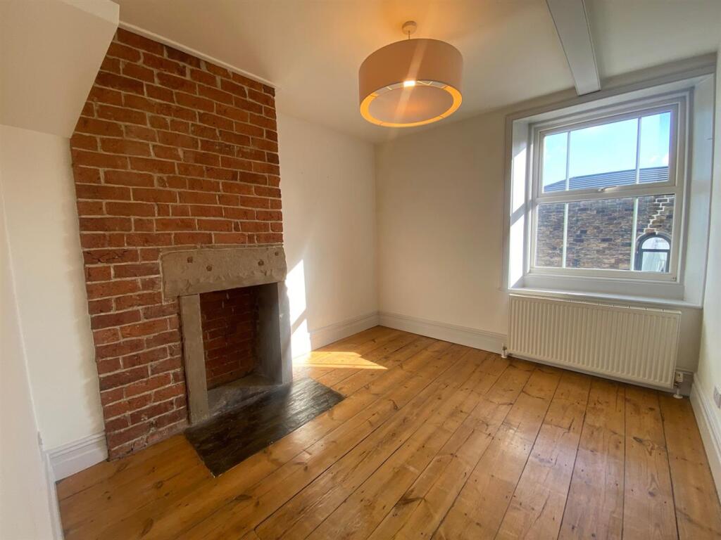 MASTER BEDROOM.jpg