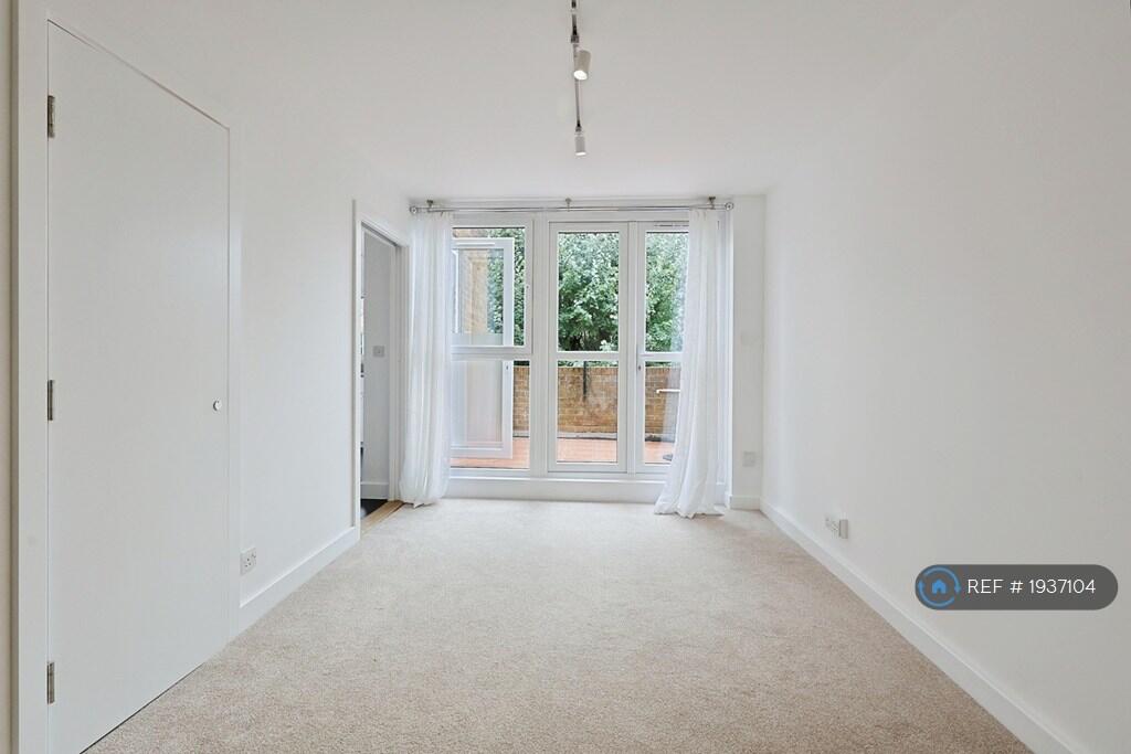 Sitting Room/Balcony