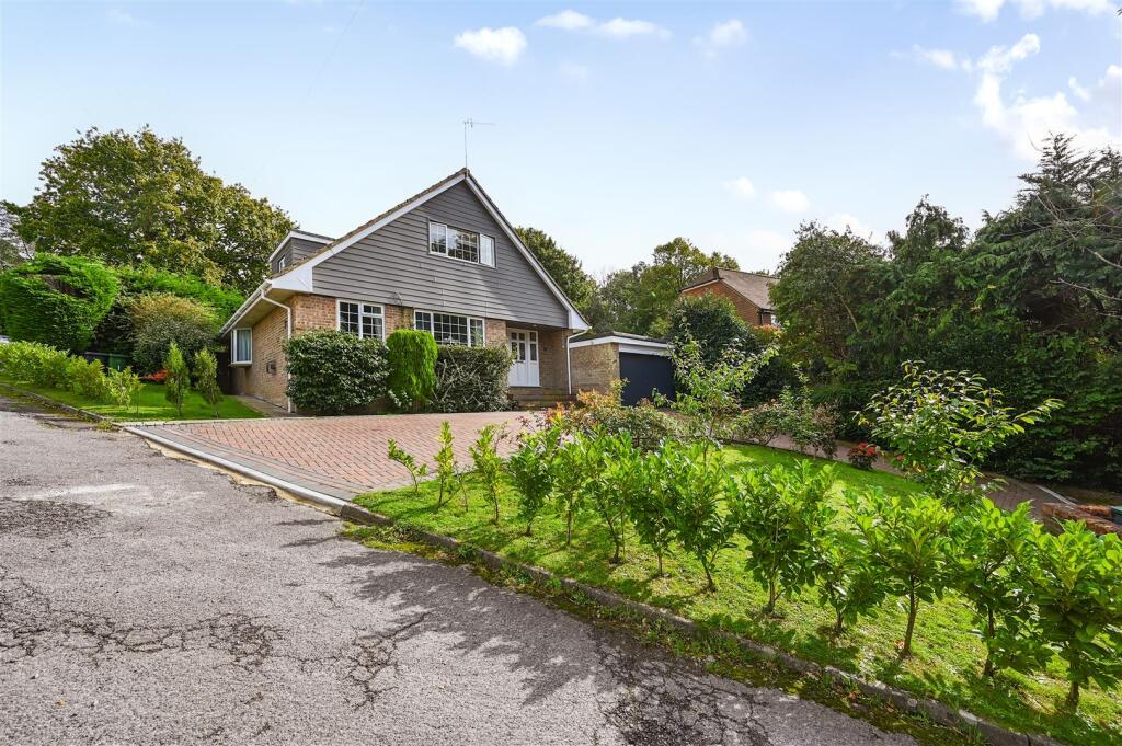 1 EWHURST CLOSE (32).jpg