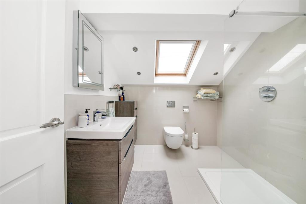 EN-SUITE TO BEDROOM ONE