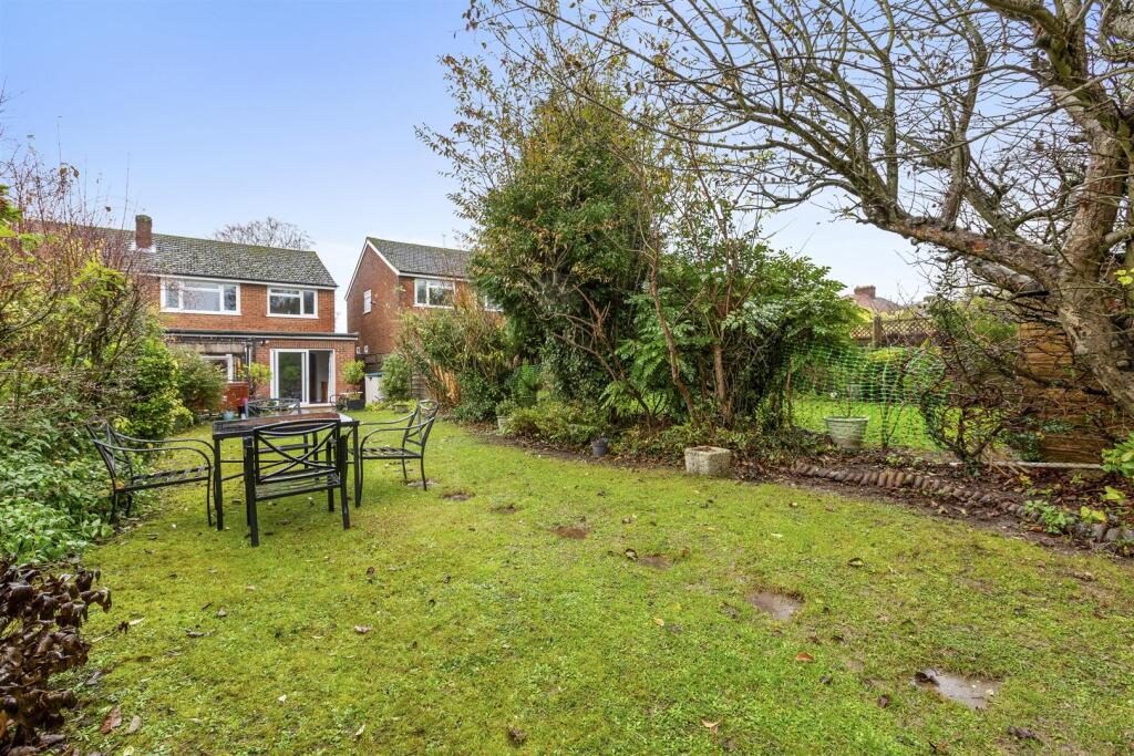 122 Cock Lane, HP13 7EA-13.jpg