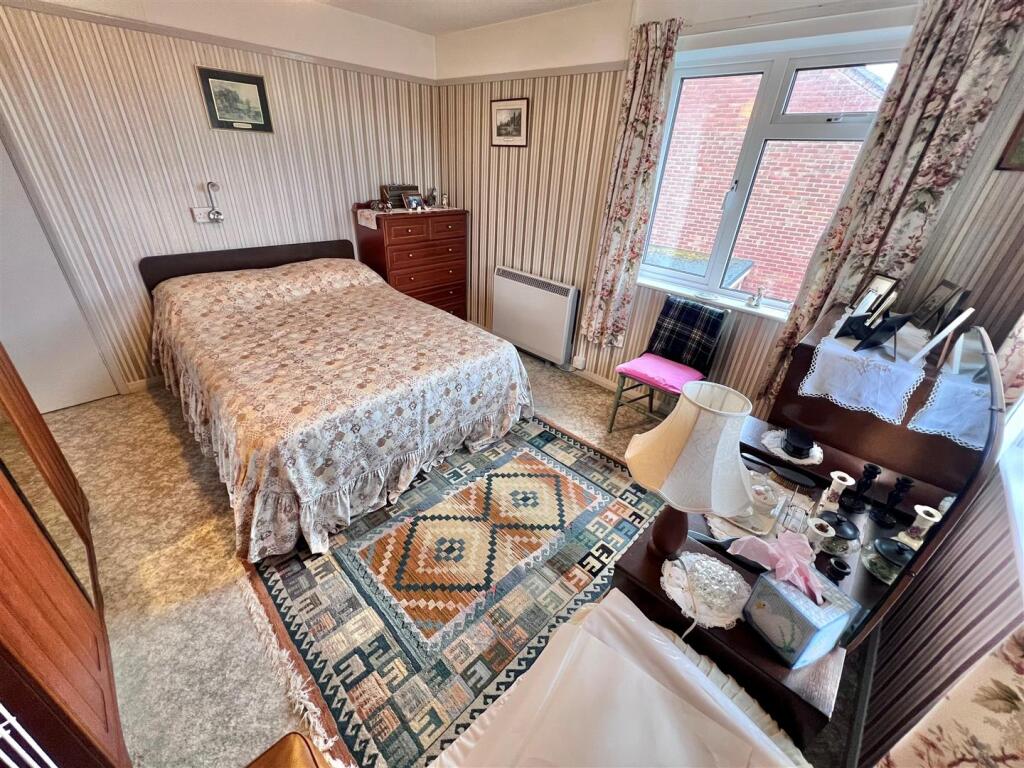 Main bed 2.jpg