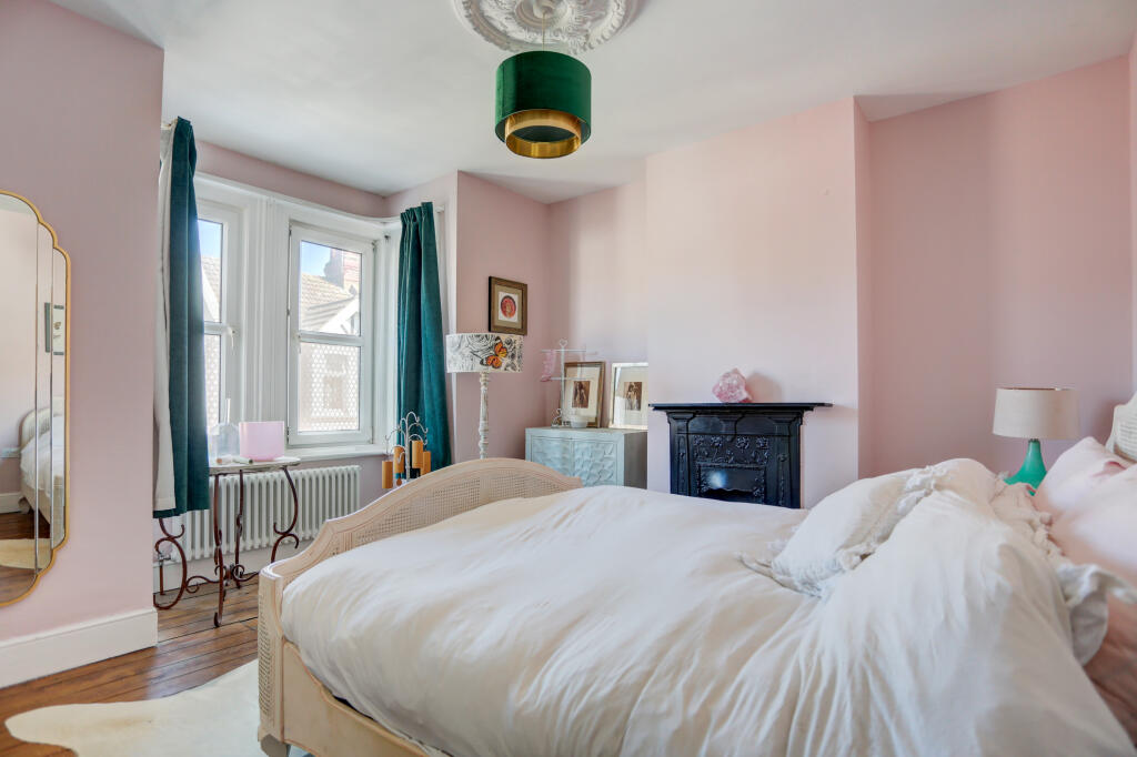 bedroom4