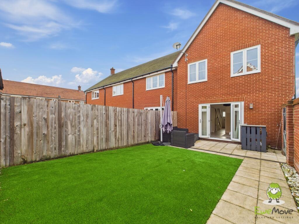 EweMove Estate Agents Basingstoke - Fishbourne Gar