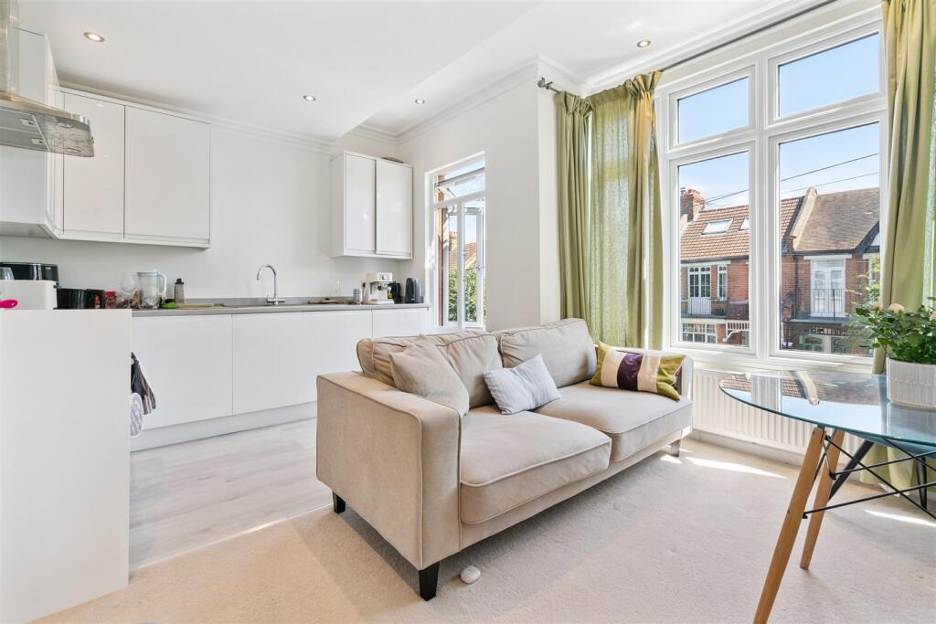 OPEN PLAN RECEPTION
