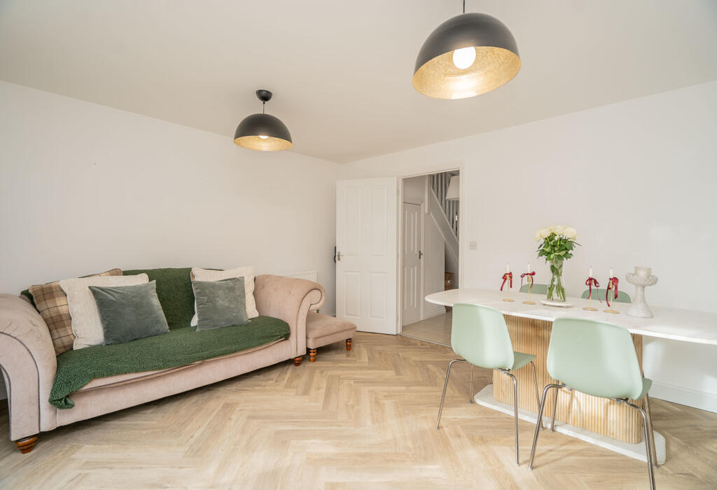 Living Room/Dining Room 