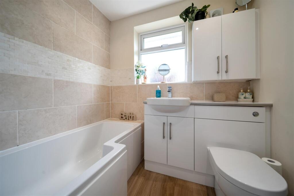 12 Hardwick Cl-21.jpg