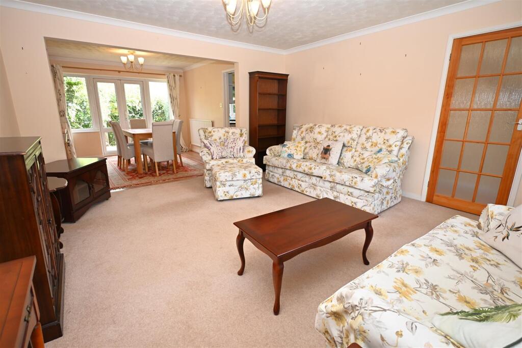 Lounge/ Dininng room