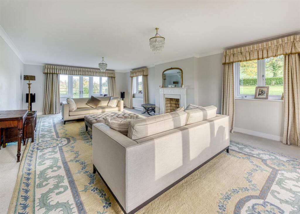 Oaklands Farm-lounge1.jpg