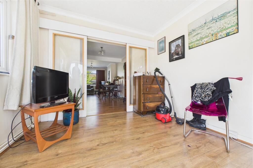 44 Hillcrest Road, Nailsea, North Somerset BS48 2J