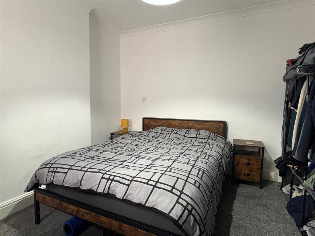 14b Badby Rd - Bed 1.jpg