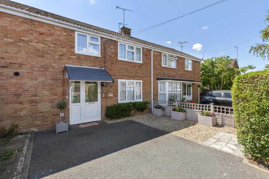 116 Coventon Road, HP19 9NE-5.jpg