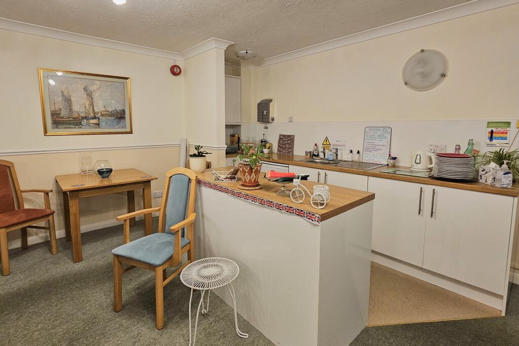 COMMUNAL LOUNGE