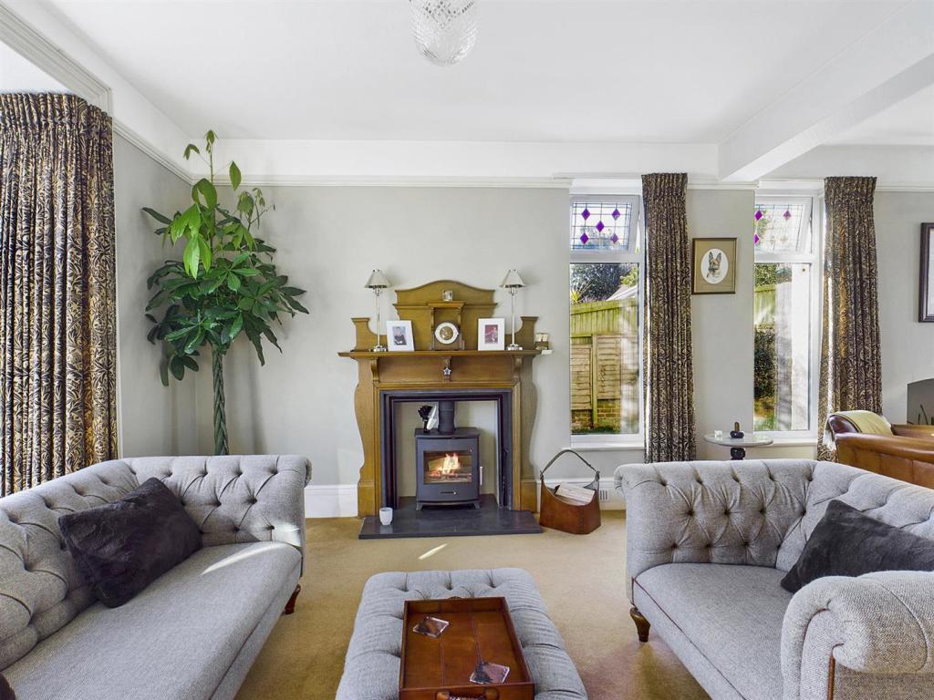 Lounge and Fire.jpg