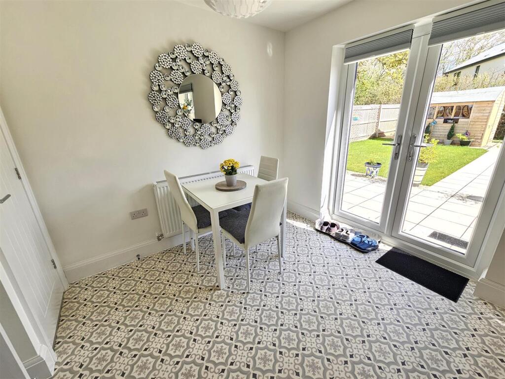 Dining Area.jpg