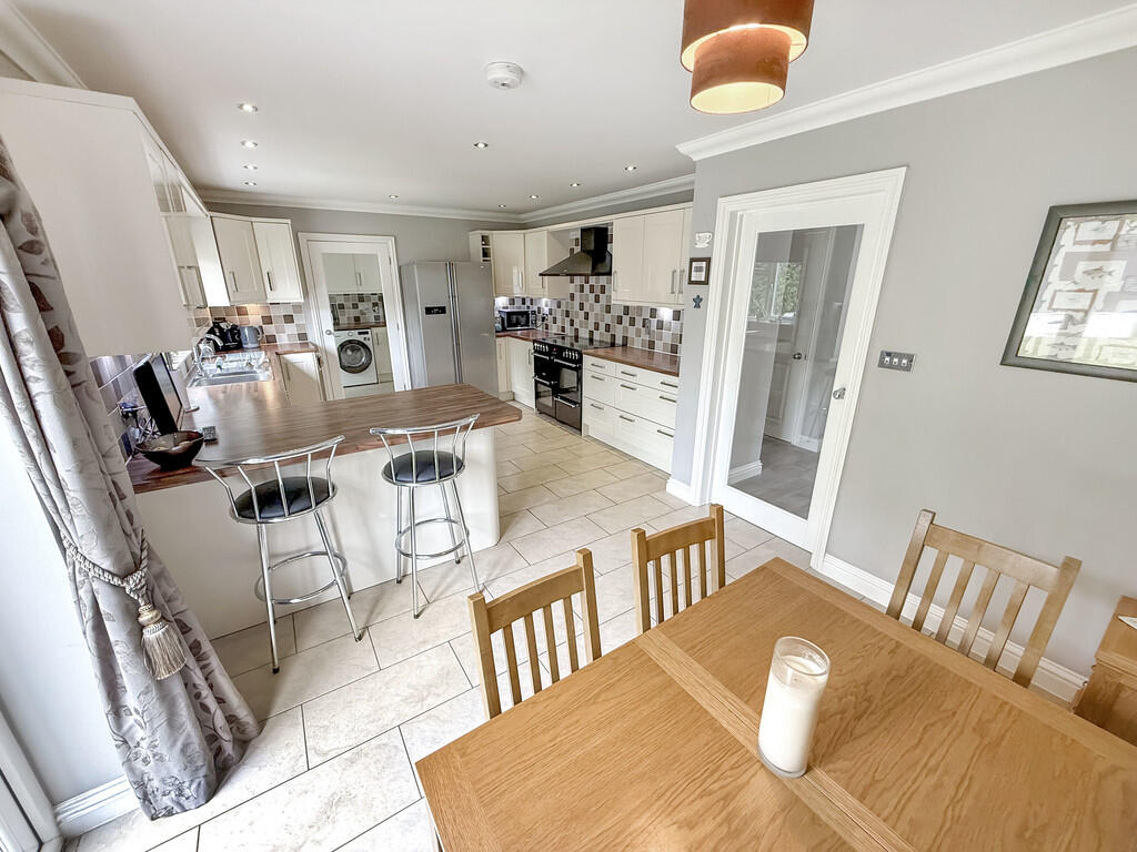 Kitchen/dining ro...