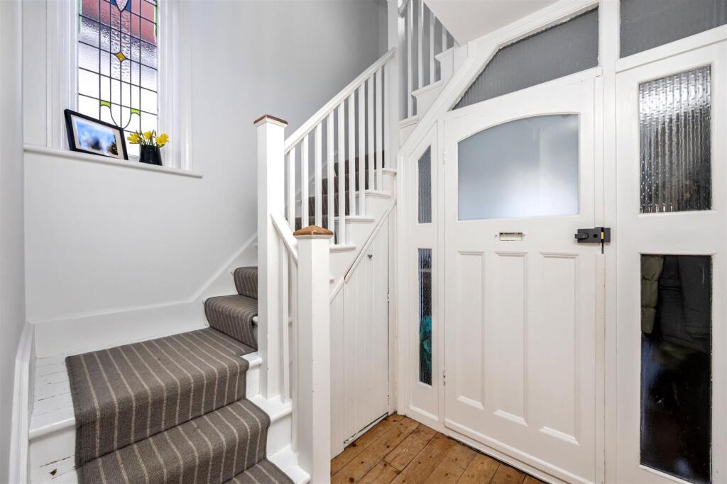 Hangleton Road 131 ENTRANCE HALL.jpeg