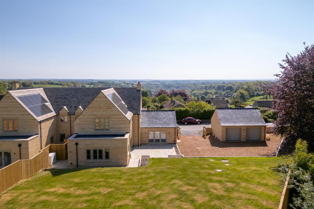 81 - Chaddesworth House - GL54 4NE - Web.jpg