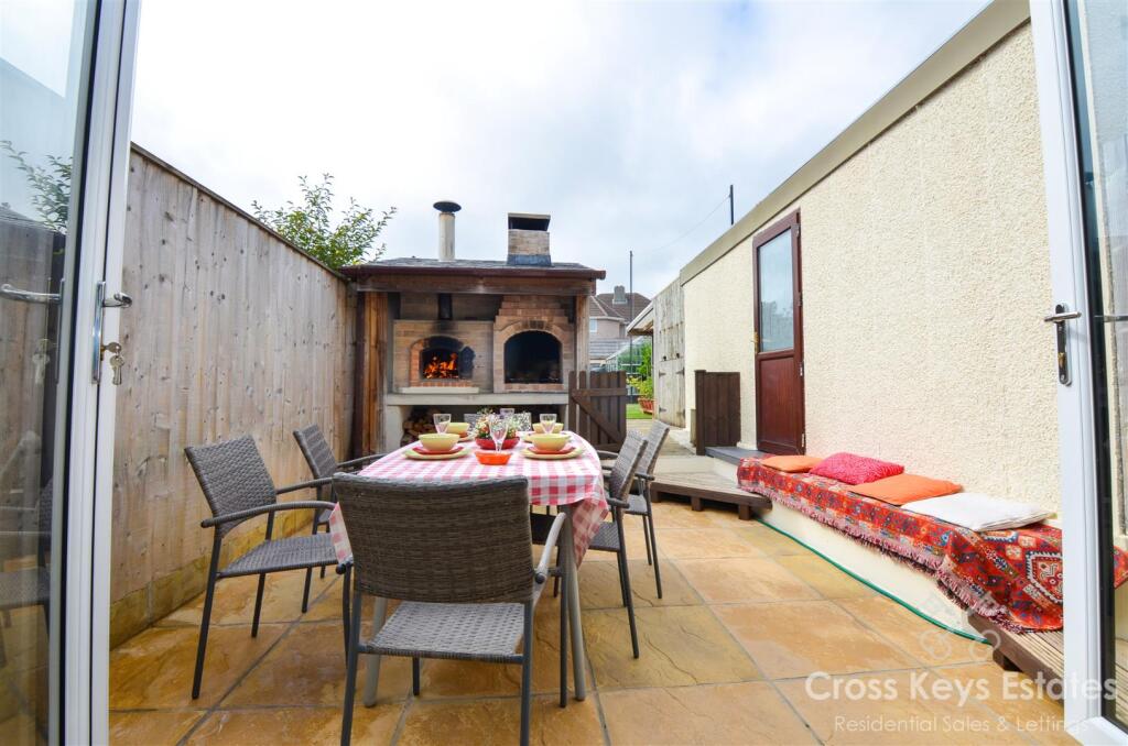 Garden / Parking / Garage