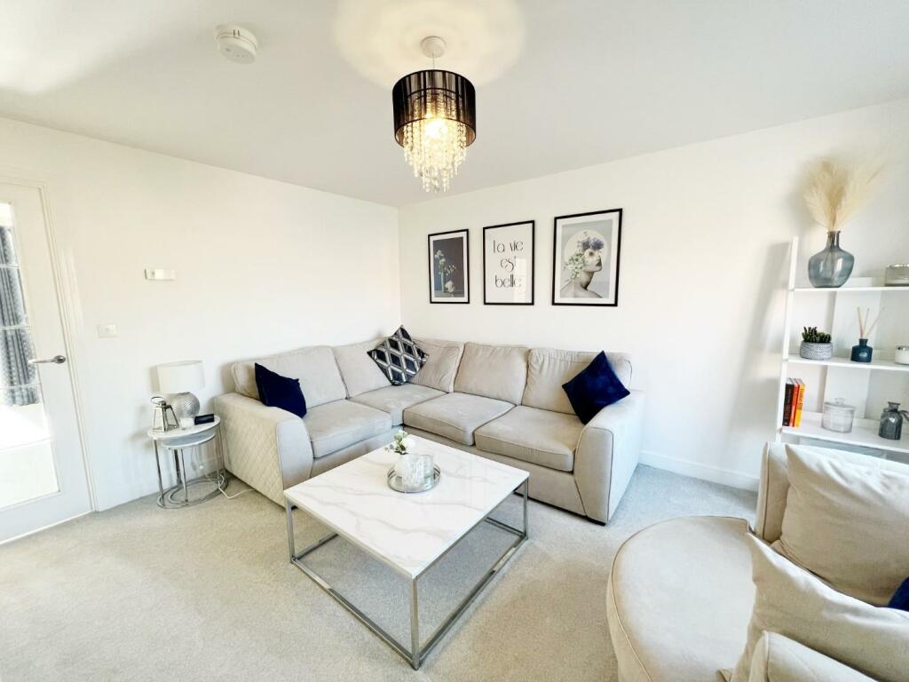 Lounge pic 5.jpg