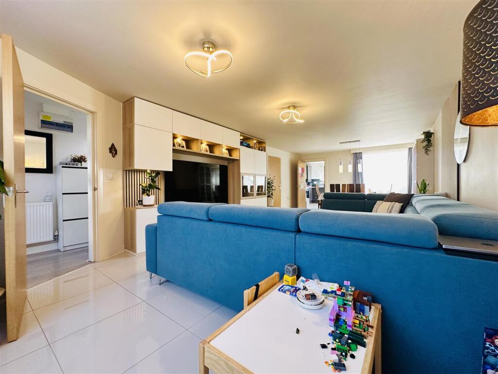 LOUNGE/DINER