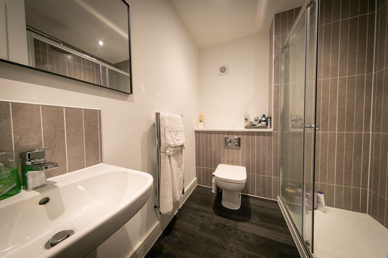 Bedroom 1 en-suite