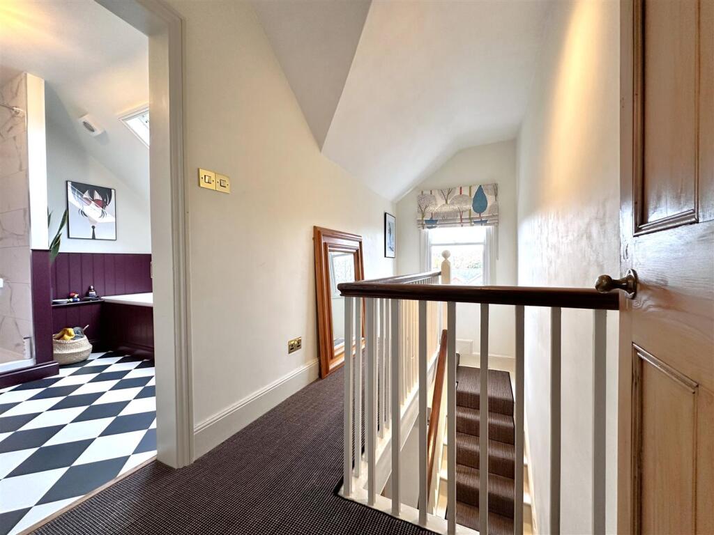 Third Floor Landing 690