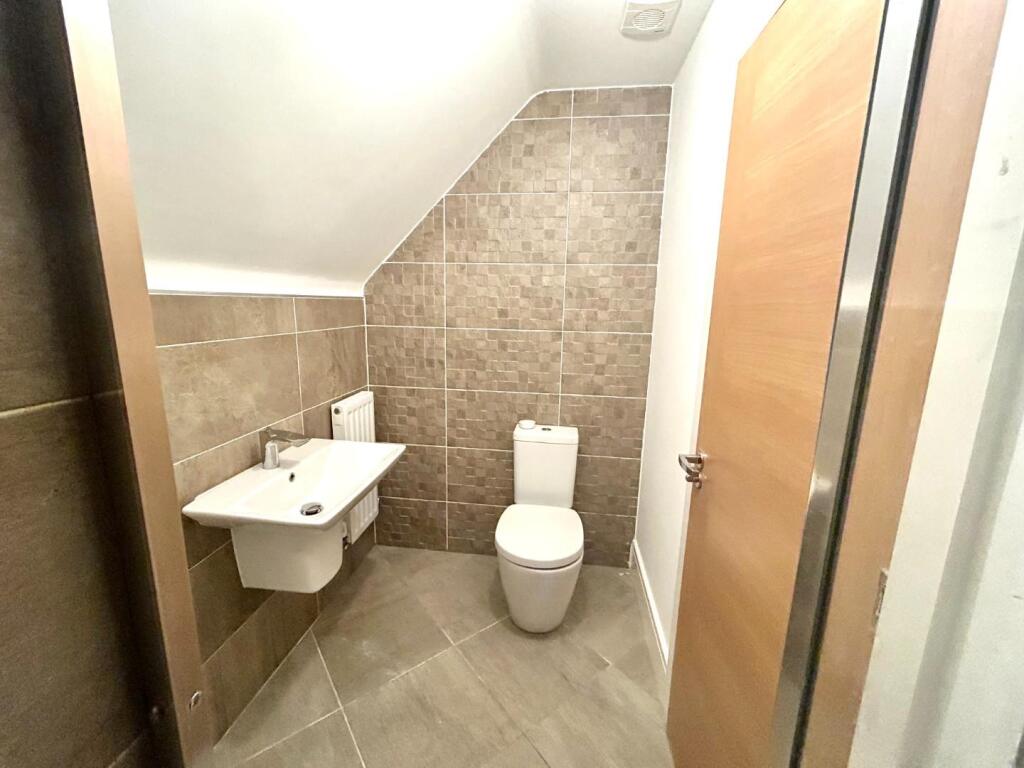 ensuite 2.JPG