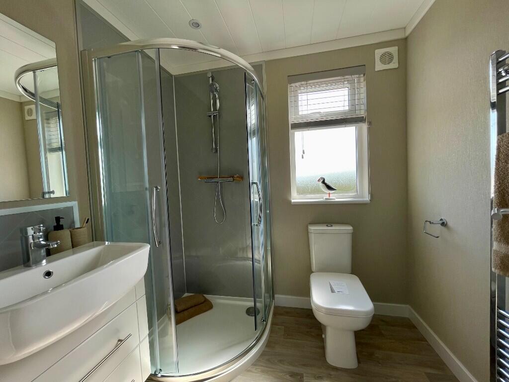 Shower-room En-suite