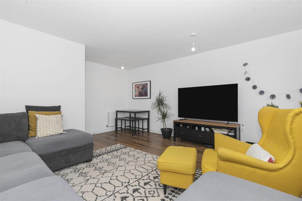 Lounge 1.2.jpg