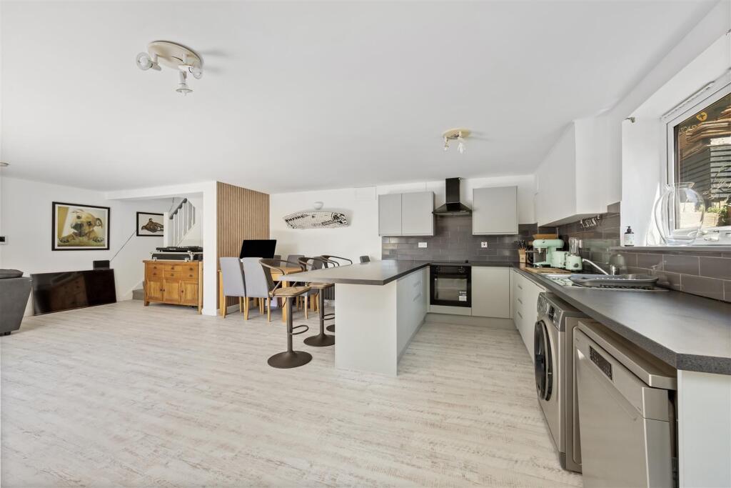 Brighton Road, Pebble View, 2-001.jpg