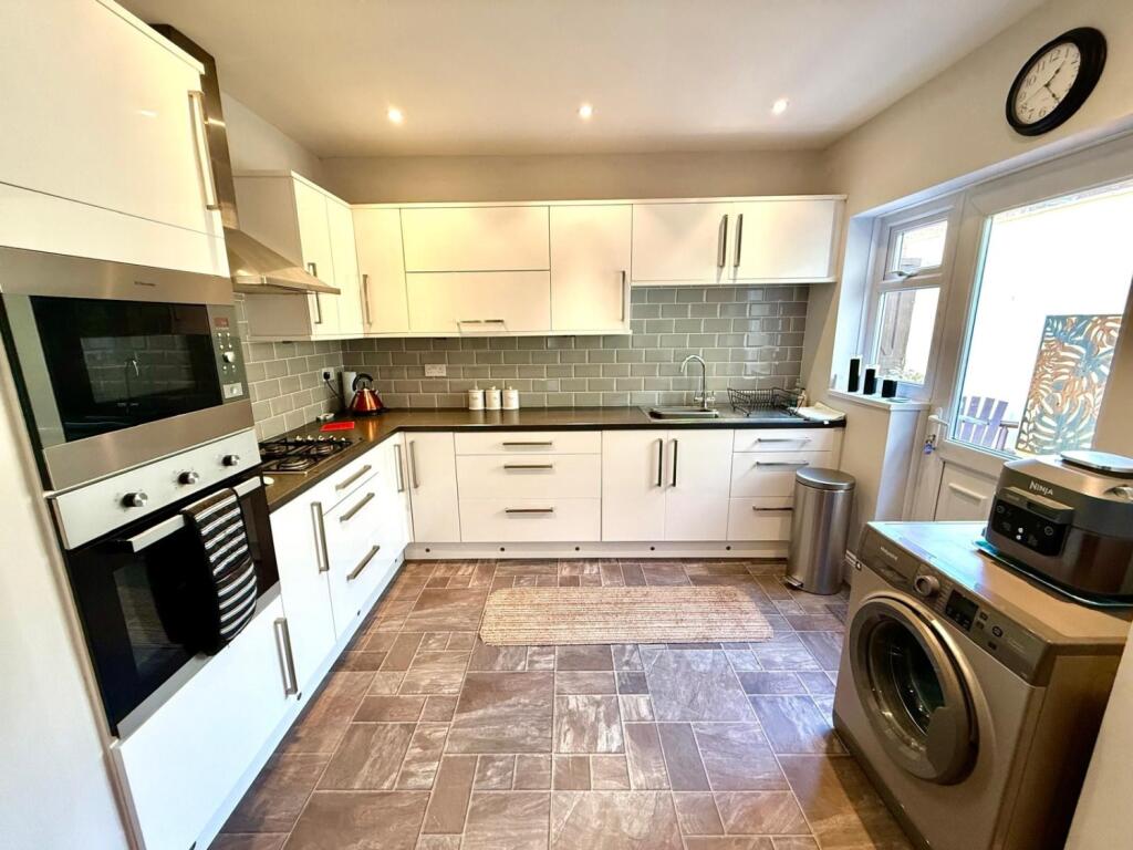 6 queen street-kitchen