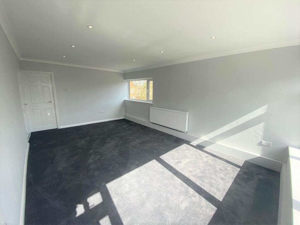 65b Station Lane lounge 2 new .jpg